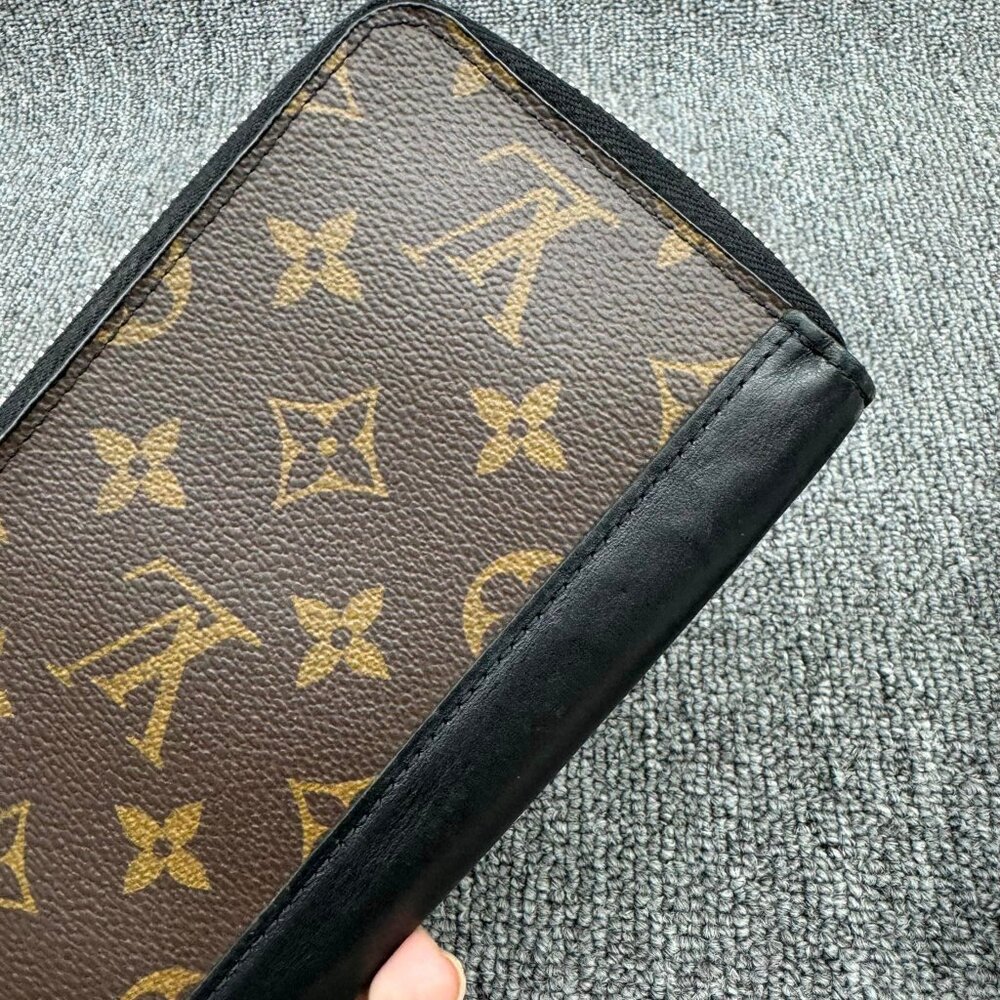 100% Authentic Louis Vuitton Vertical Zippy Wallet - Picture 2 of 11